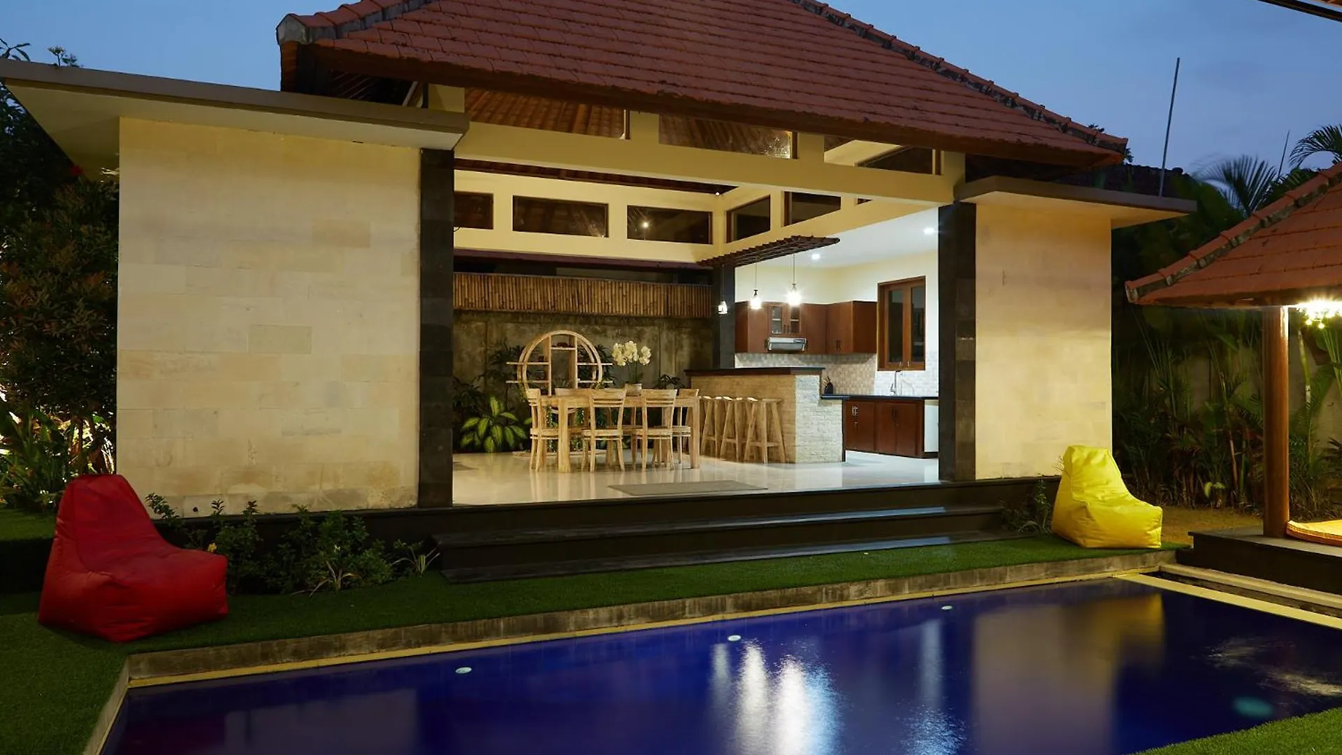 Villa Nicola スミニャック インドネシア